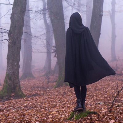 Premium Halloween Umhang S (100cm) wechsel Rot & Schwarz mit Kapuze für Vampire, Larp, Cosplay, Rotkäppchen ...