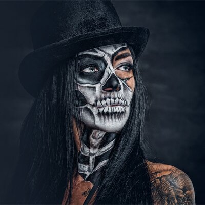 Premium Aquaschminke UV Weiß 14 g mit passendem Schminkschwamm – wasseraktivierbare Gesichtsfarbe mit hoher Deckkraft für Halloween Make-up, Karneval, Fasching, Cosplay, Theater, Bühne, Gothic Look, Totenkopf, Skelett, Zombie, Hexe, Vampir, Teufel, Horror